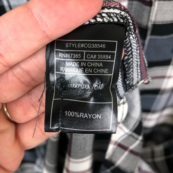 Cupcakes and Cashmere- Plaid Sleeveless Duster S - Picture 10 of 10